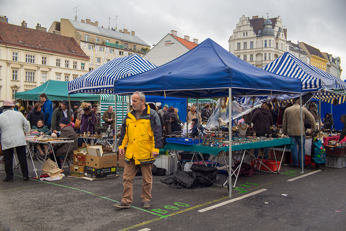 ナッシュマルクト市場南の蚤の市