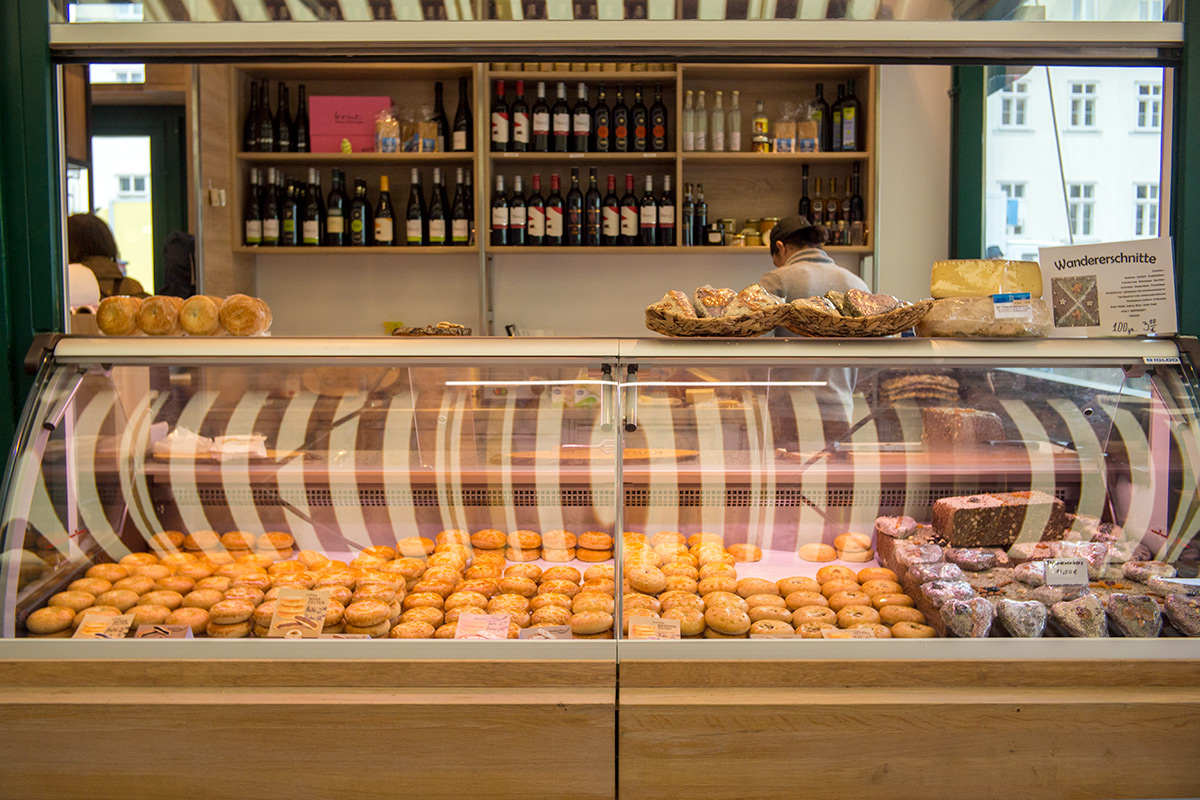 美味しい食材が多く並ぶナッシュマルクト市場