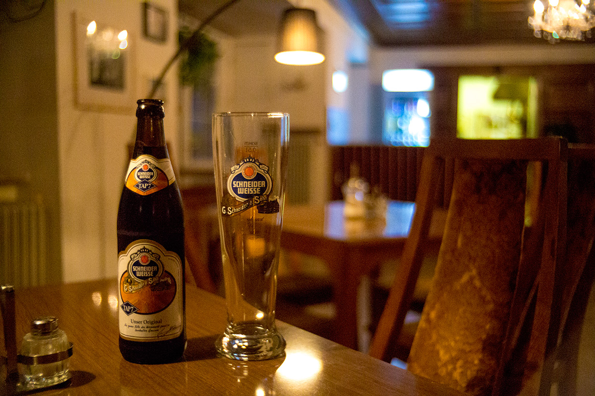 ホテルでビール