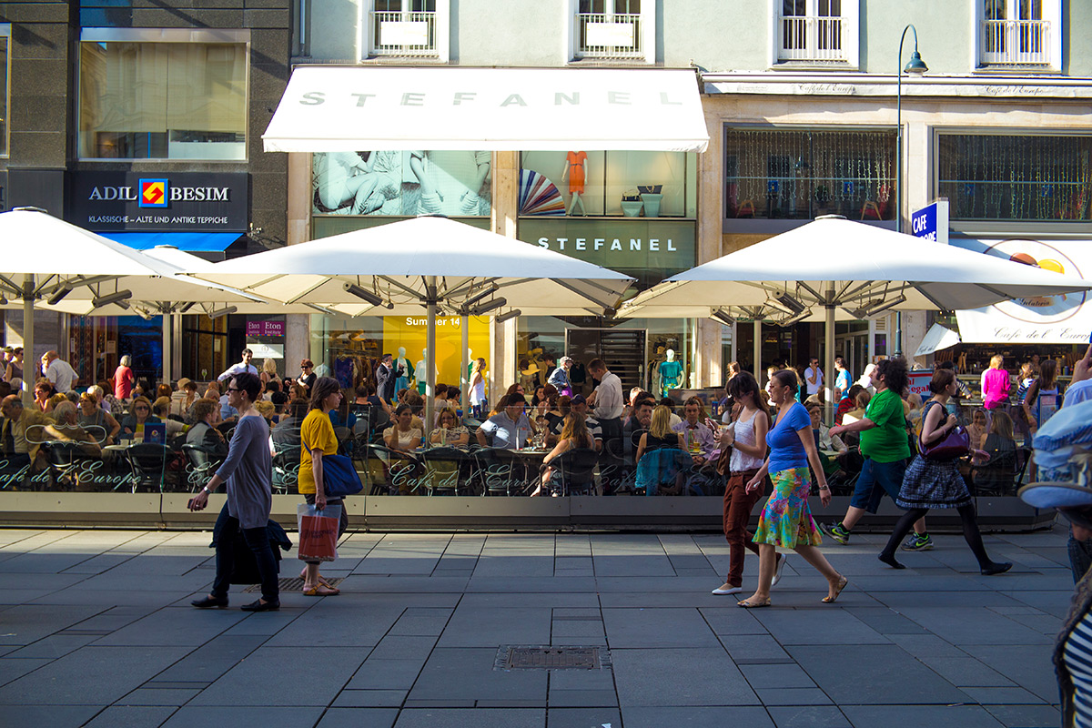 ウイーン旧市街のカフェテラス