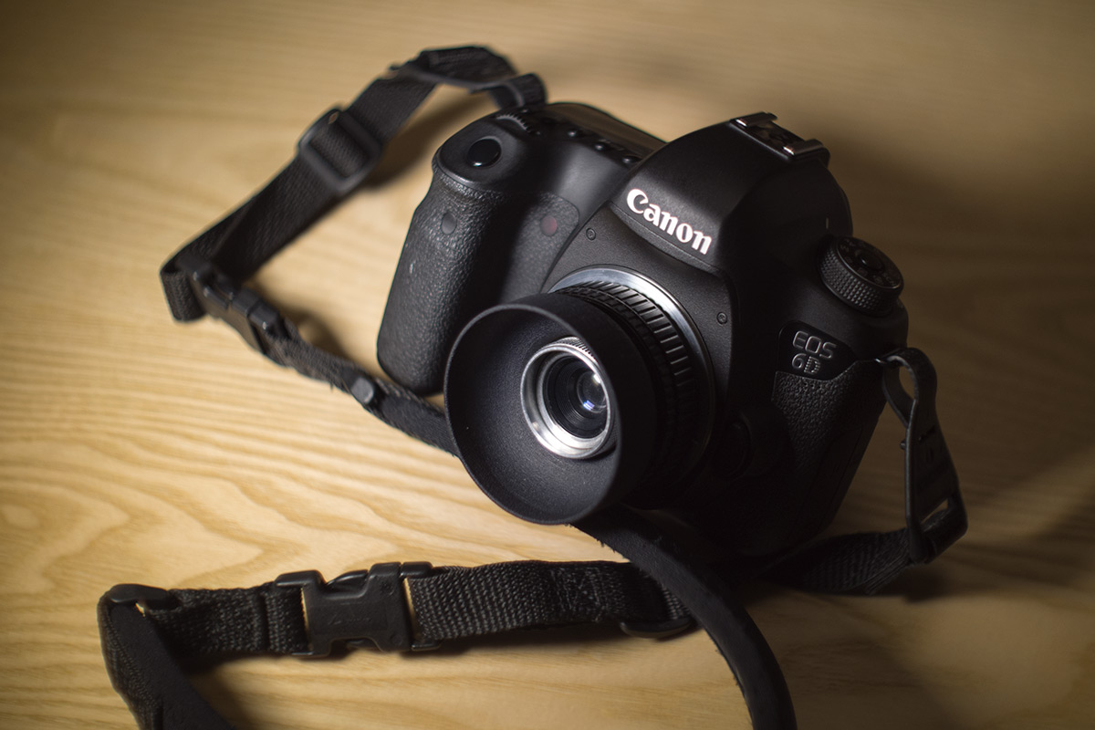 3Dプリンタで作成したアダプタを噛ませたフランス製レンズを、EOS 6D に装着