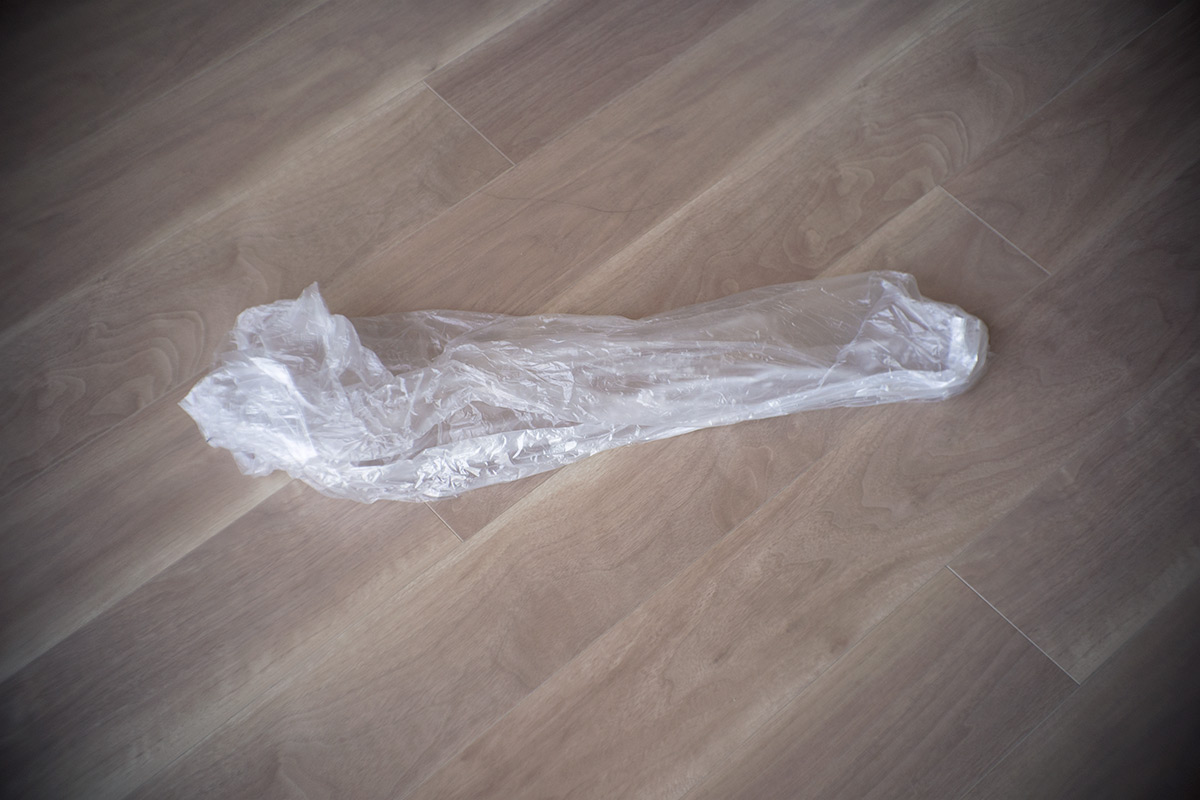 C SWITAR 1:1.4 f=25mm KERN Lens made in Switzerland で撮った梱包材（袋）