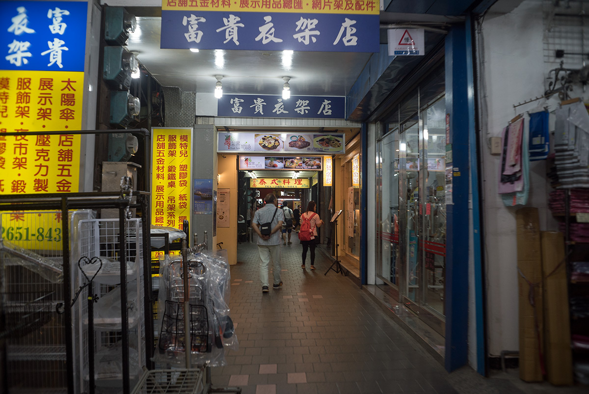 台北の屋根付きの歩道