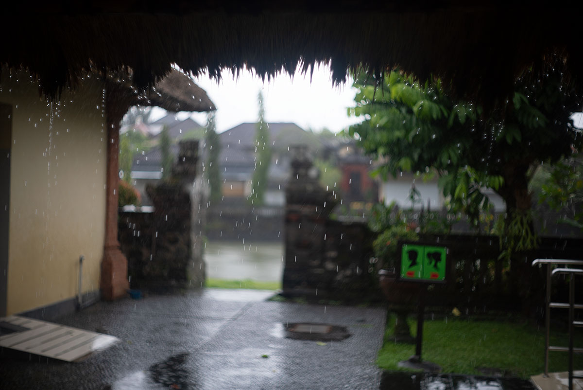 雨天のタマンアユン寺院（Pura Taman Ayun）
