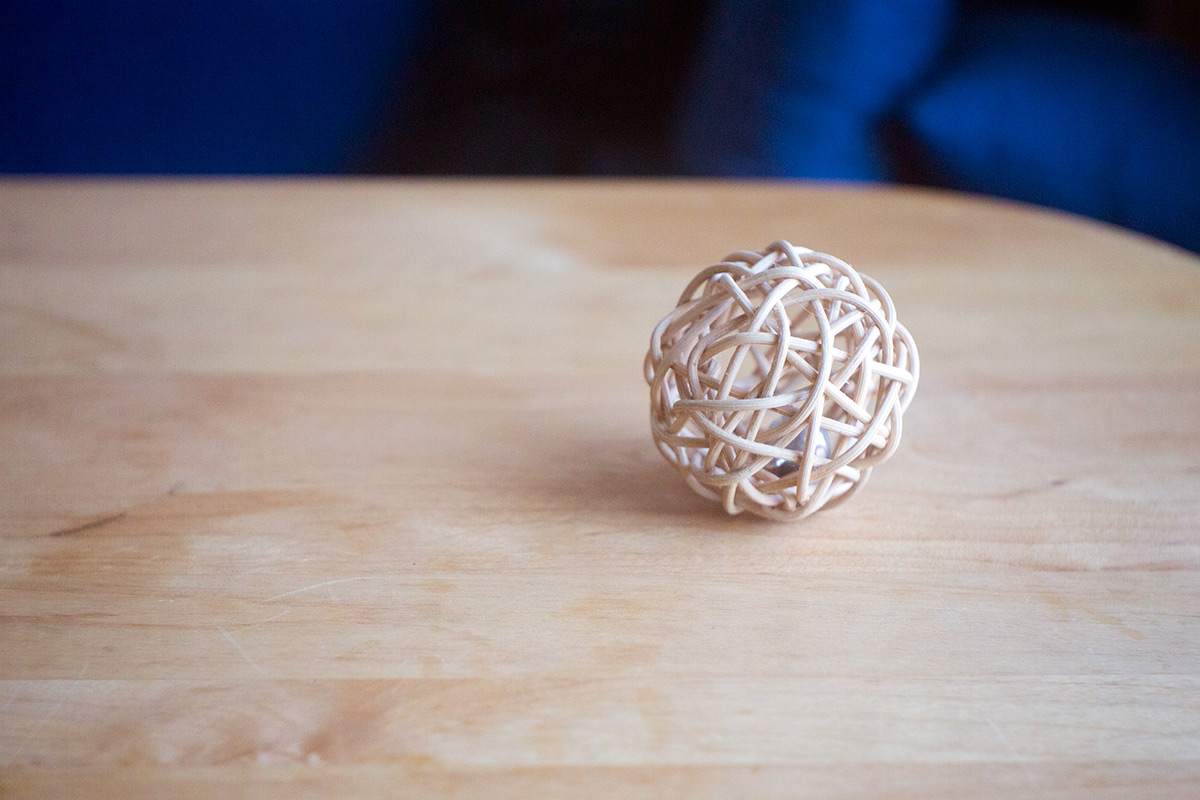 ねこのおもちゃ taken with H.ROUSSEL PARIS TRYLOR A 50mm f/4.5