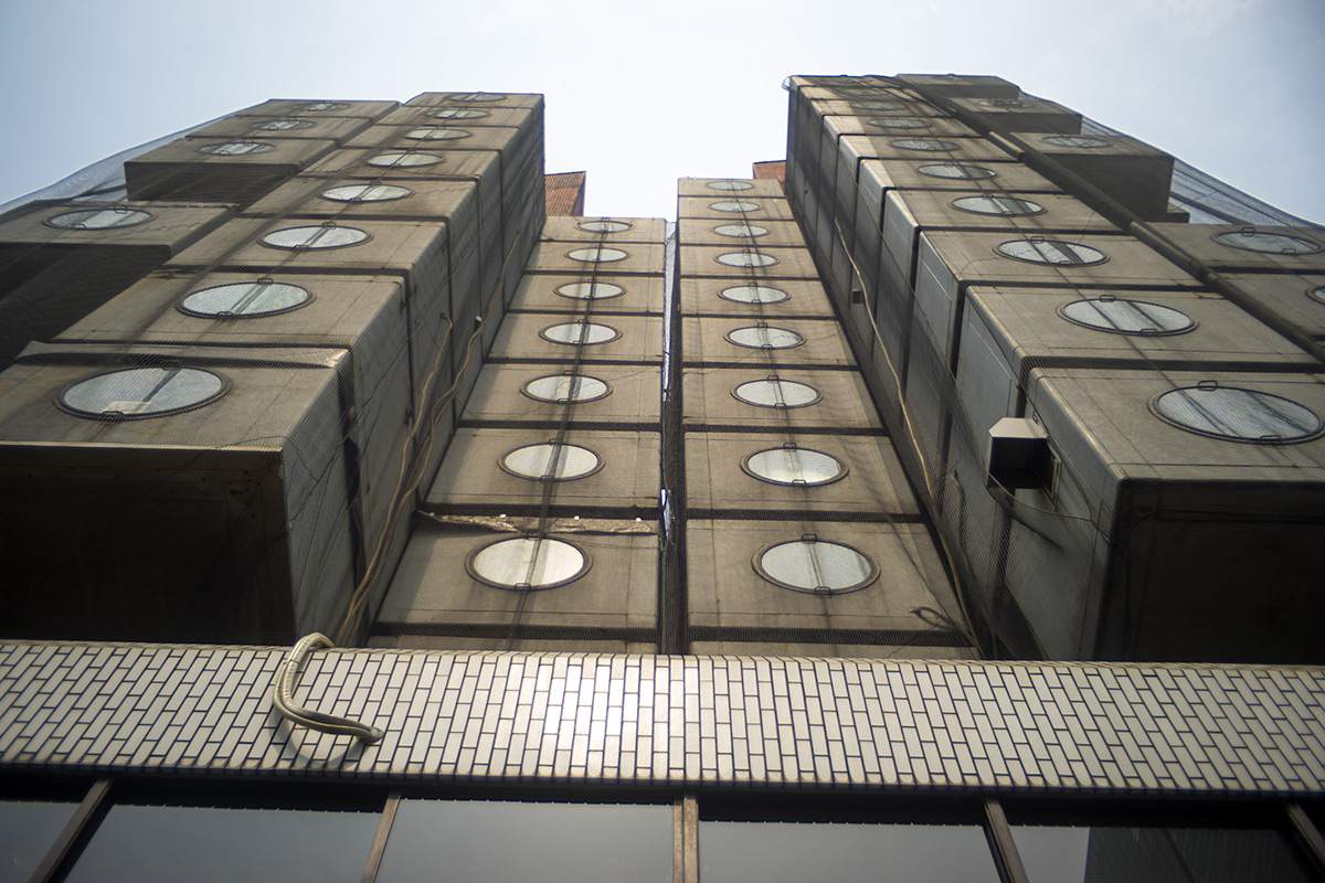 黒川紀章設計 BC25 中銀カプセルタワービル w/ P.ANGENIEUX PARIS F.35 1:2,5 RETROFOCUS TYPE R1 - 2017-6-11