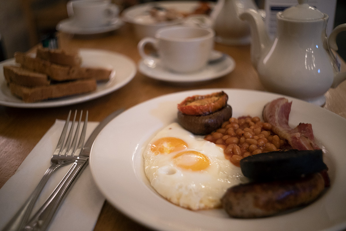 ロンドン：ウエストミンスター寺院内カフェのイングリッシュ・ブレックファスト w/ W-NIKKOR･C 1:2.5 F=3.5cm - 2018年10月4日撮影