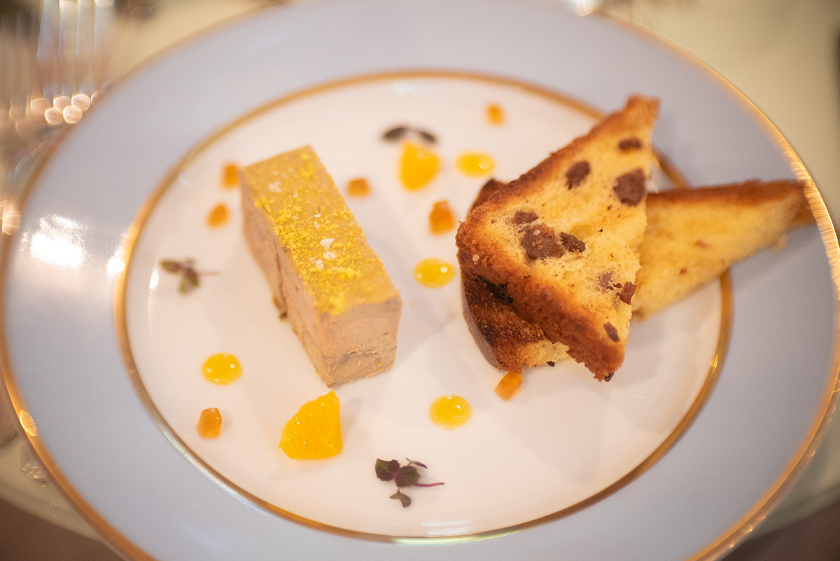 Salon de Thé Ladurée w/ Meopta Meostigmat 1.3/35 - 2018年12月24日撮影