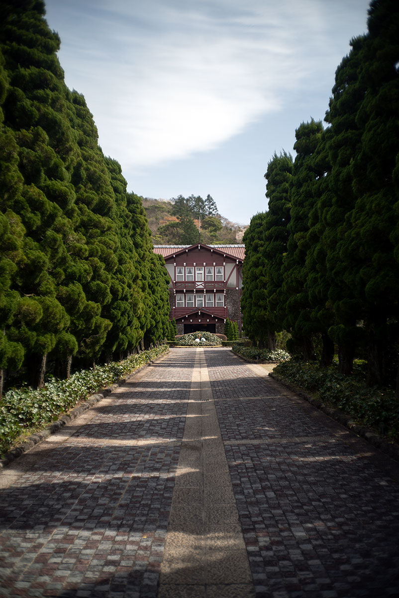 Kowa Optical Works Prominar F.C. 1:2.8 f=35mm で雲仙観光ホテルを撮影。