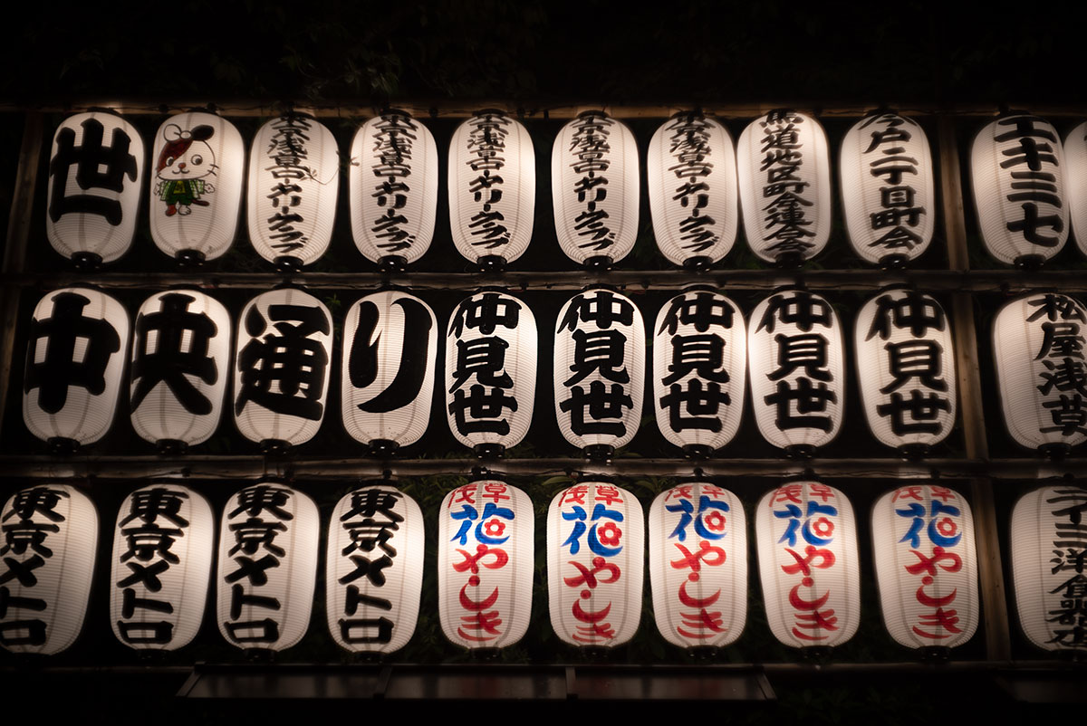 MAMIYA - SEKOR 1:1.5 f=48mm で浅草を撮影。