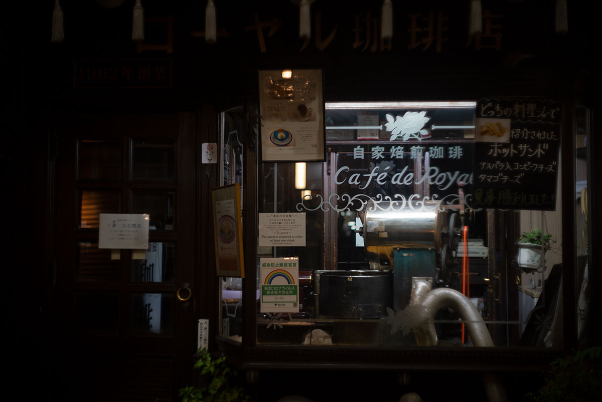 MAMIYA - SEKOR 1:1.5 f=48mm で浅草を撮影。