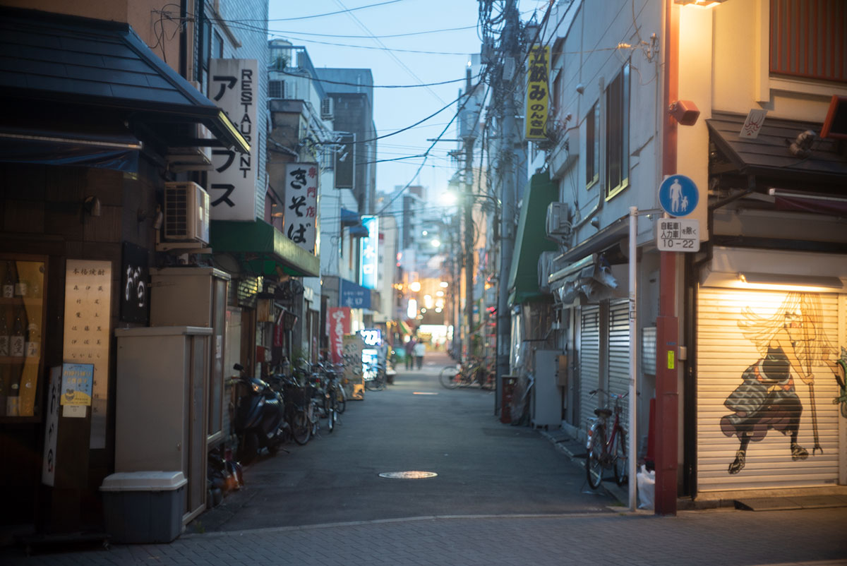 浅草 w/ MAMIYA - SEKOR 1:1.5 f=48mm - 2021-05-04