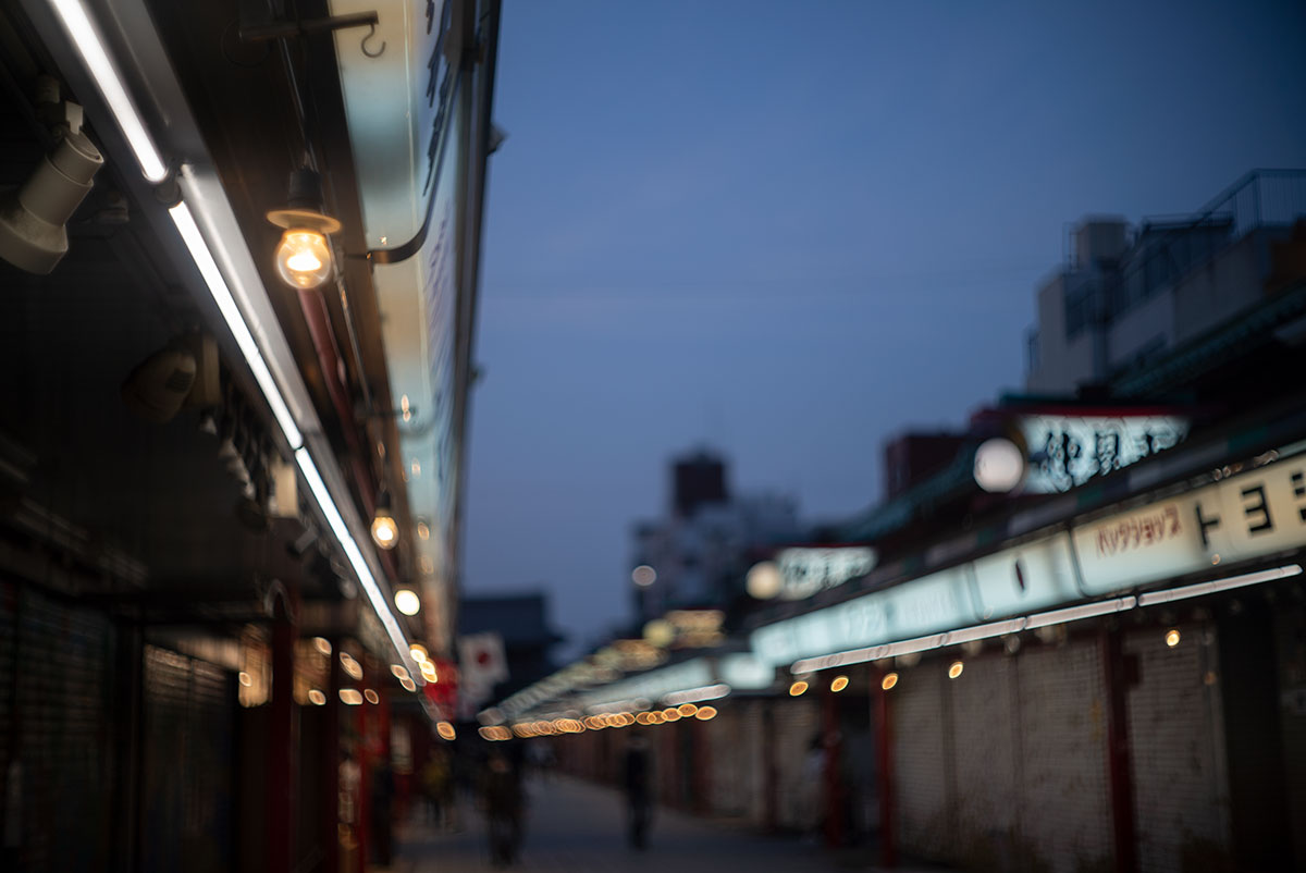 MAMIYA - SEKOR 1:1.5 f=48mm で浅草を撮影。