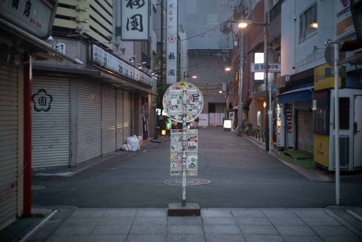 MAMIYA - SEKOR 1:1.5 f=48mm で浅草を撮影。