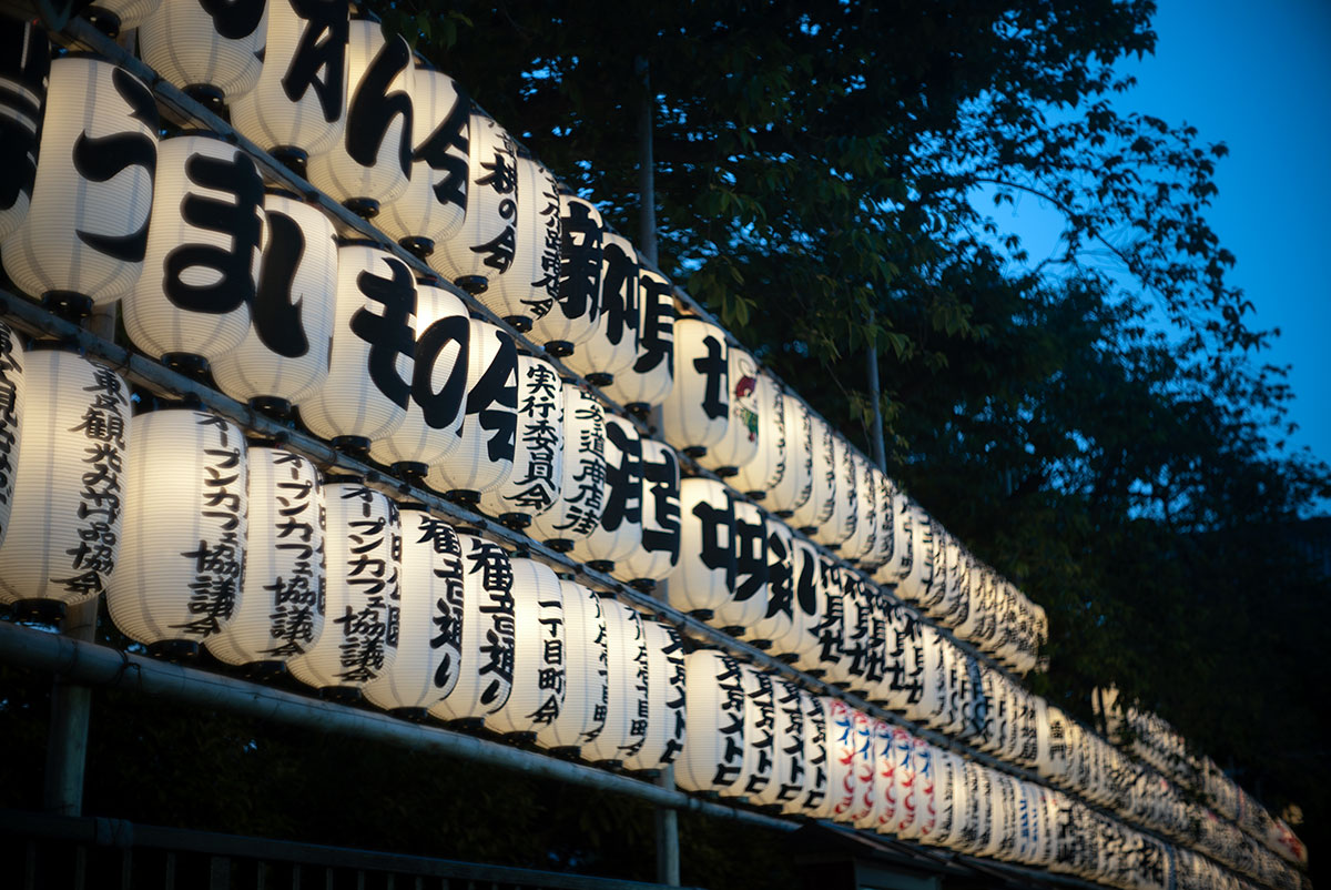 MAMIYA - SEKOR 1:1.5 f=48mm で浅草を撮影。