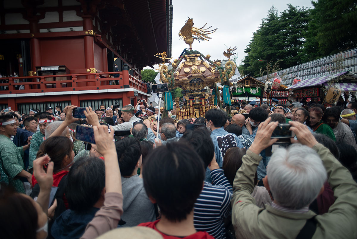 MAMIYA-SEKOR 1:2.8 f=24mm で三社祭を撮影。